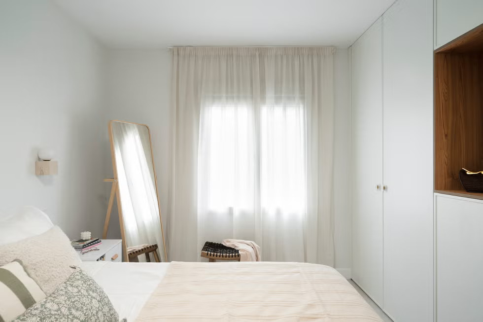 chambre décoration naturelle et contemporaine avec placard