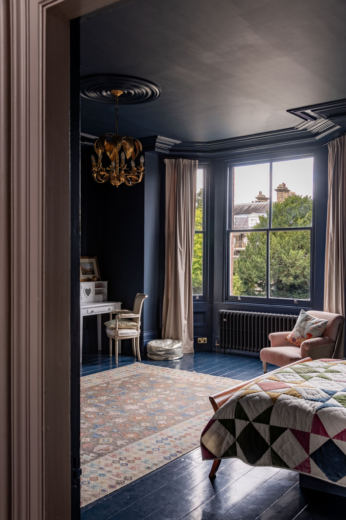 chambre bleue avec cheminée maison victorienne