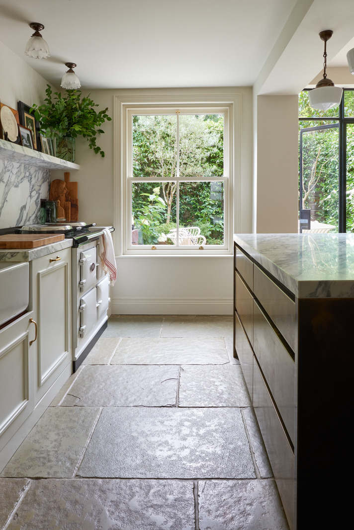 cuisine anglaise décoration classique chic avec piano de cuisson Aga cuisine anglaise décoration classique chic avec piano de cuisson Aga