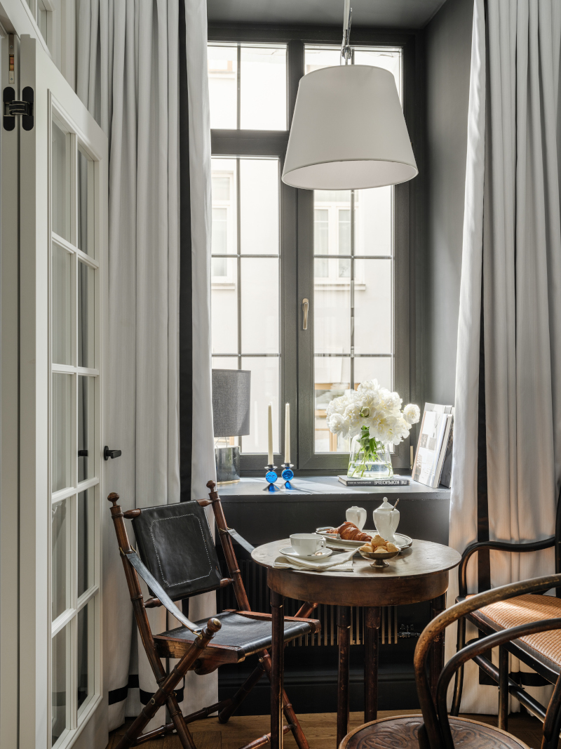 espace repas cuisine noir et blanc appartement 27m2 style Chanel espace repas cuisine noir et blanc appartement 27m2 style Chanel