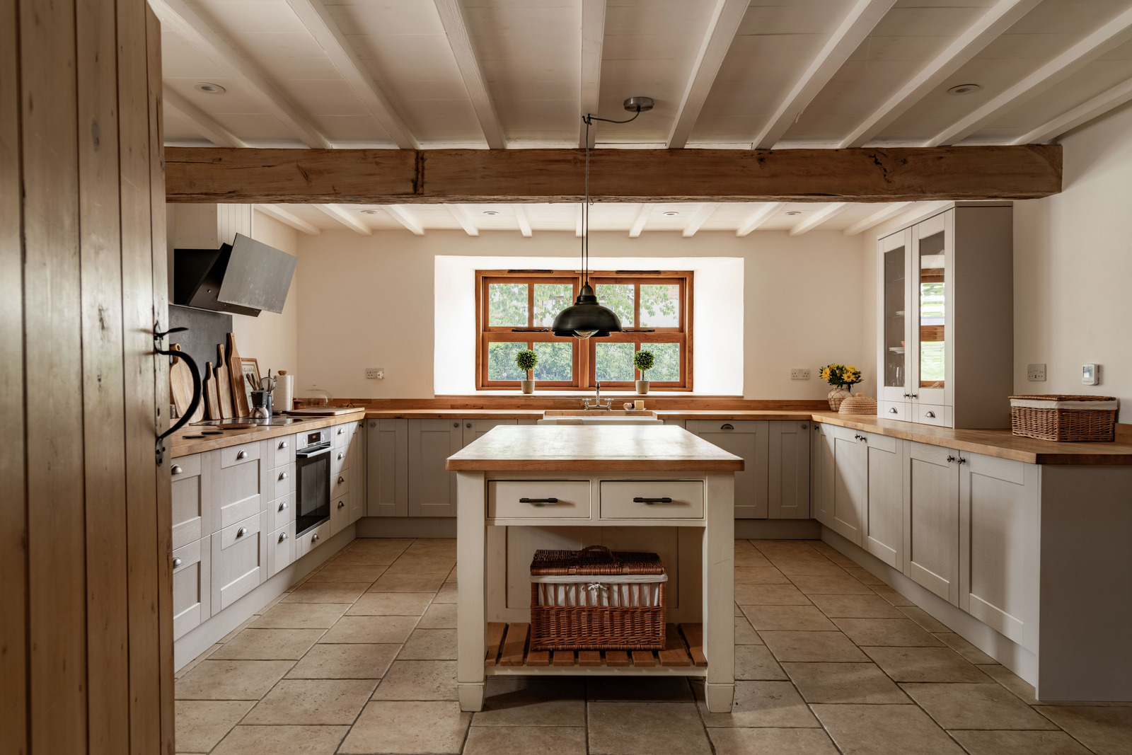 cuisine shaker ancien moulin rénové décoration rustique chic cuisine shaker ancien moulin rénové décoration rustique chic