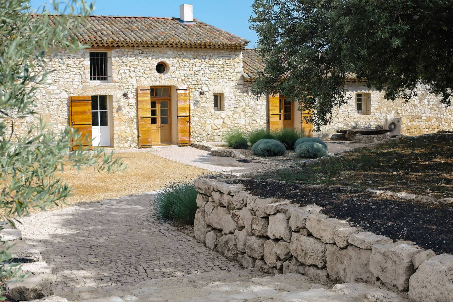 maison Provence ancienne en pierres avec piscine La Bergerie Aix-en-Provence