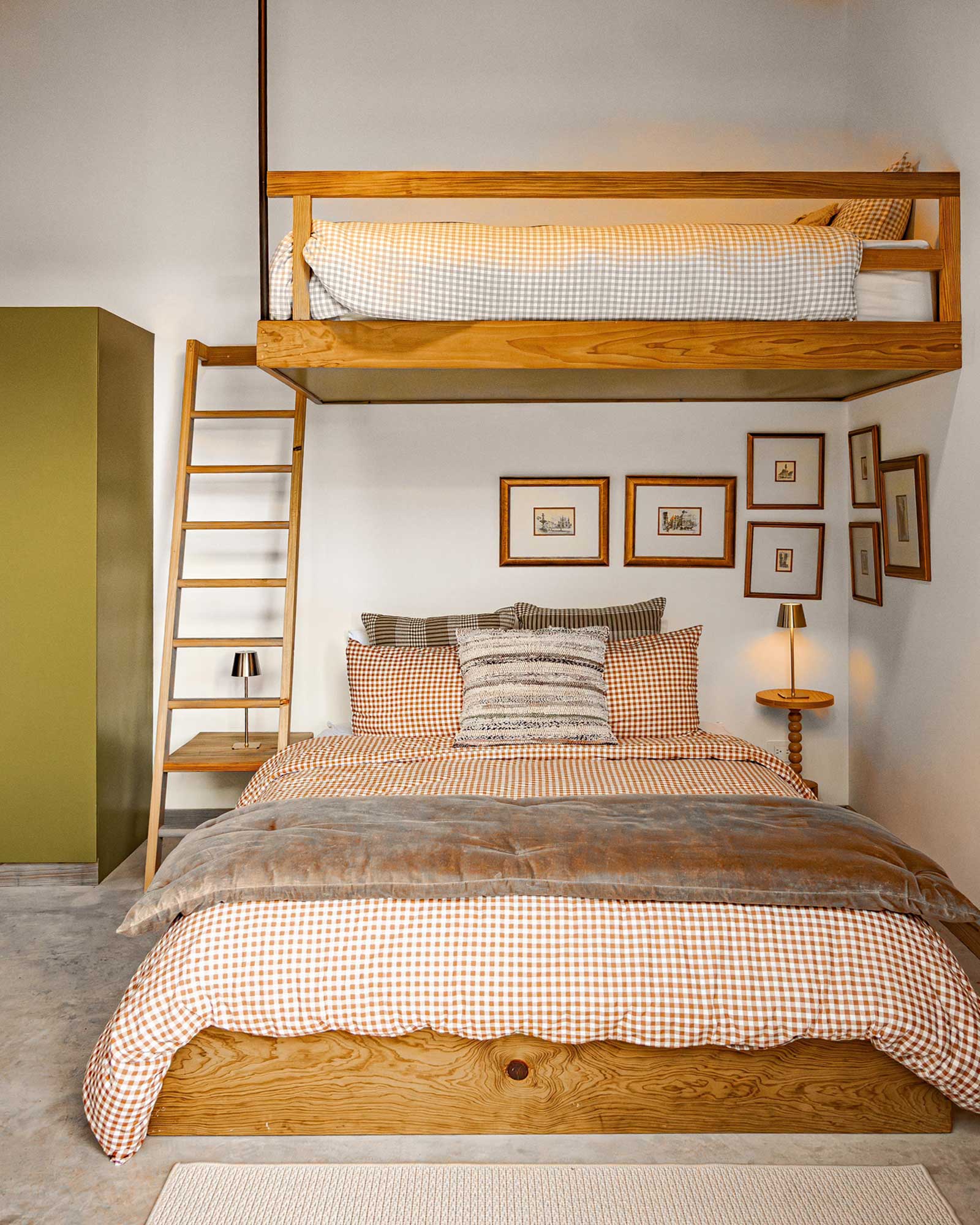 chambre décoration naturelle blanc et bois avec lit superposé chambre décoration naturelle blanc et bois avec lit superposé