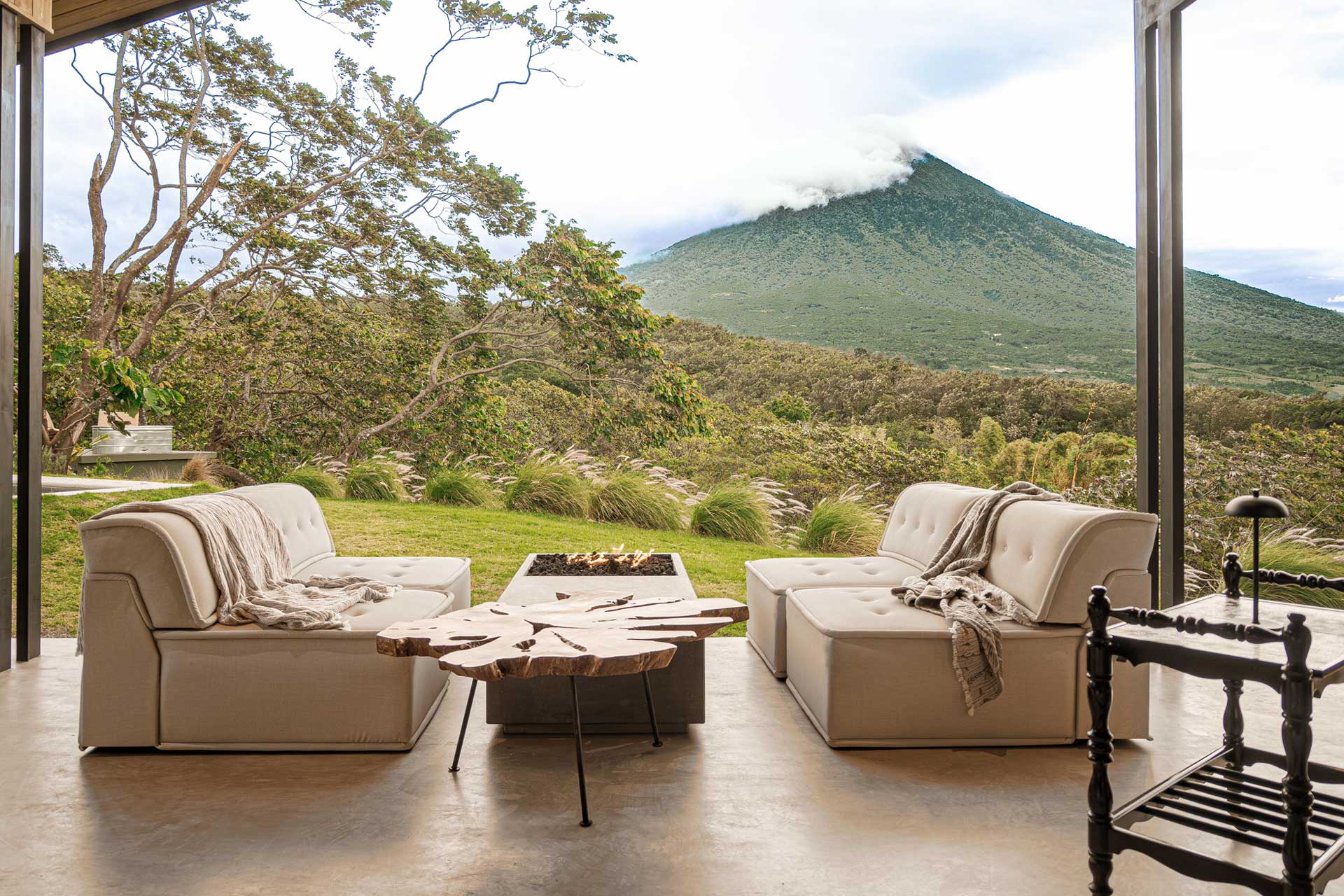 terrasse maison contemporaine vue volcan terrasse maison contemporaine vue volcan