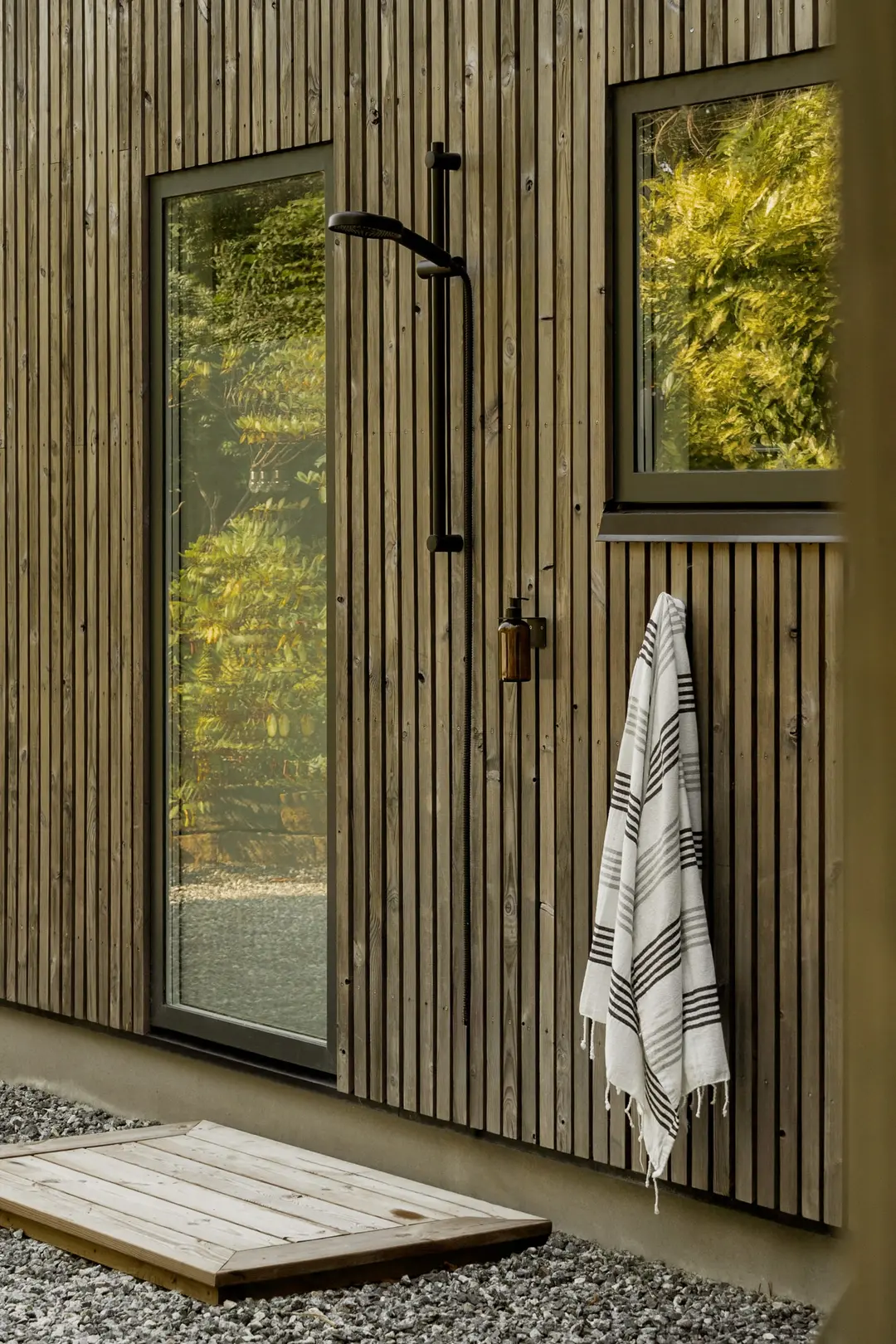 douche extérieure maison en bois