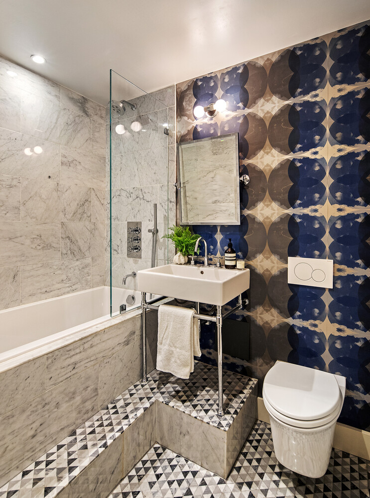 salle de bain bleue et beige