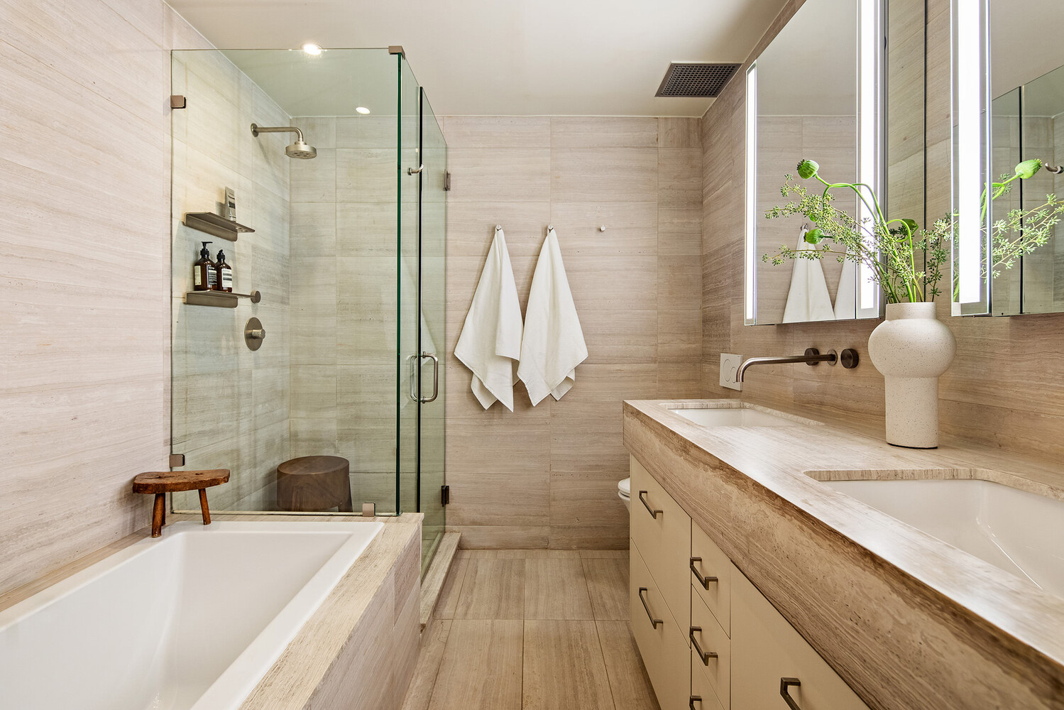 salle de bain contemporaine marbre beige