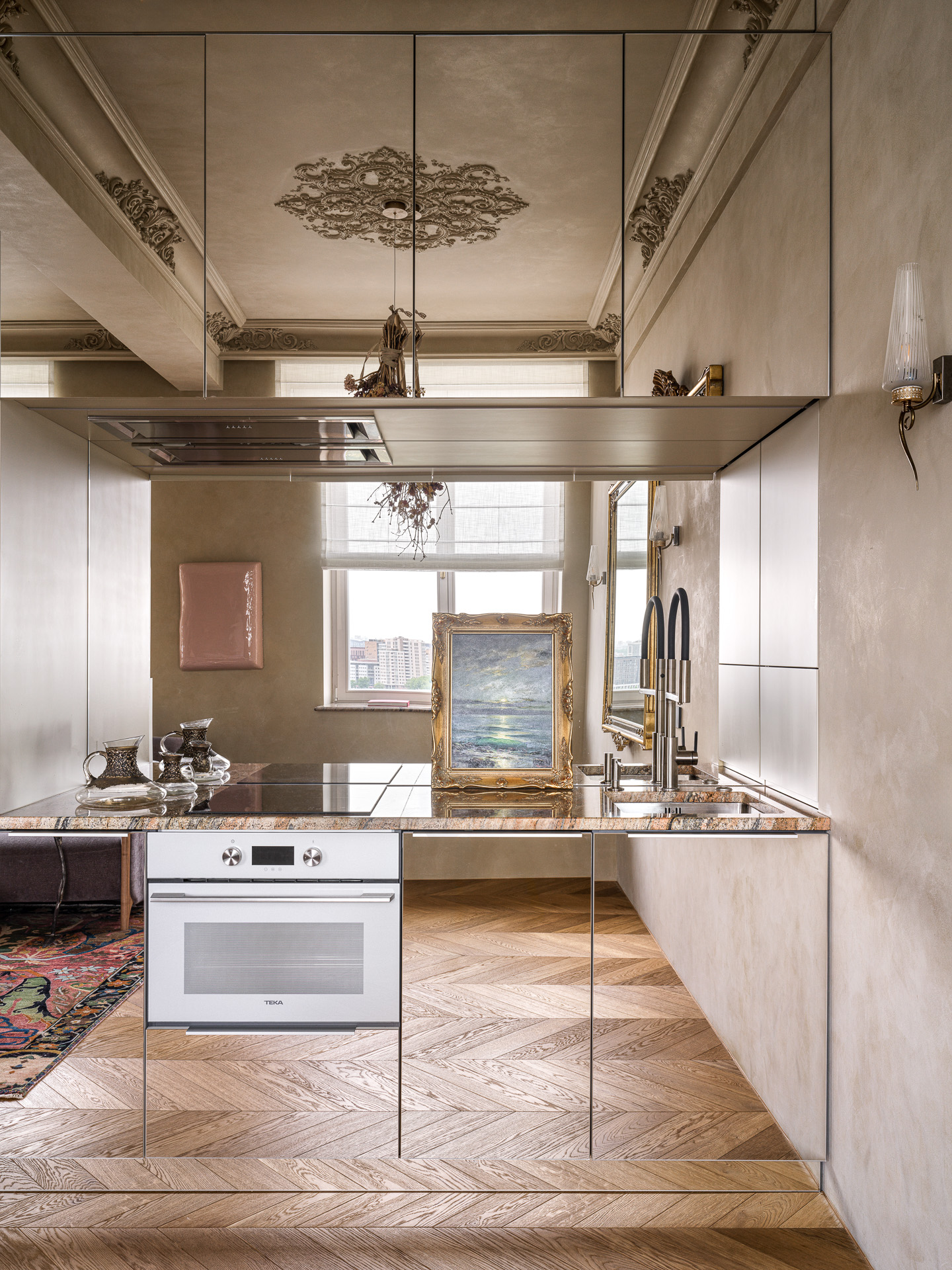 cuisine miroir appartement 50m2 décoration contemporaine et baroque