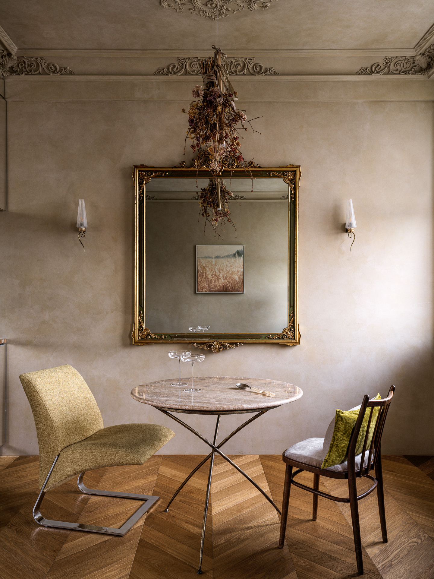 salle à manger appartement 50m2 décoration contemporaine et baroque