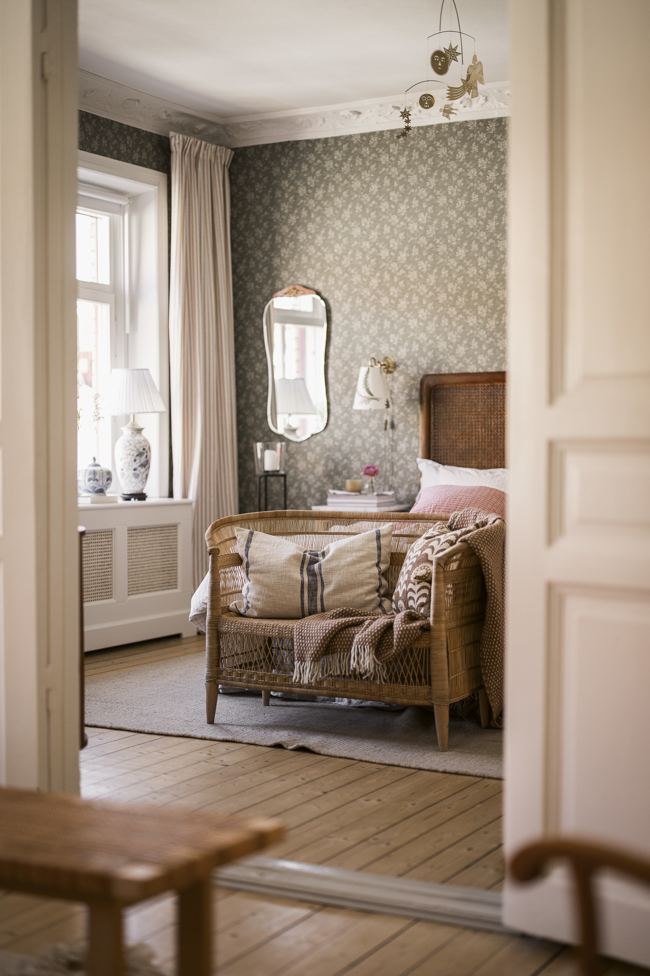 chambre décoration scandinave papier-peint floral vert chambre décoration scandinave papier-peint floral vert