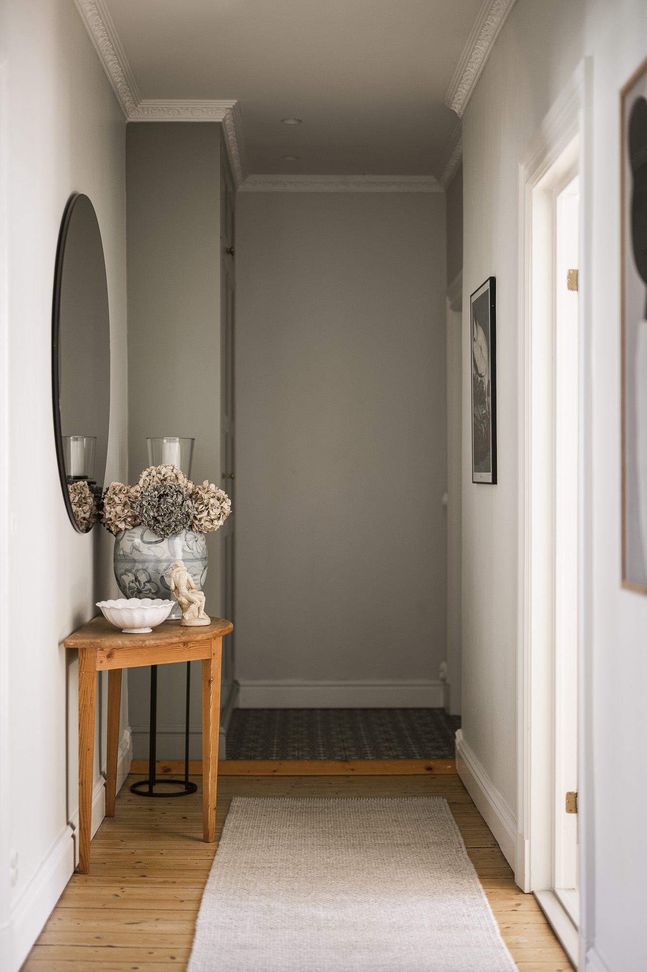 entrée avec miroir et console parquet ancien entrée avec miroir et console parquet ancien