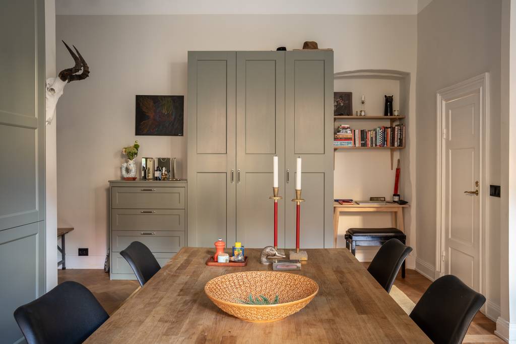 cuisine ouverte verte décoration vintage et scandinave deux-pièces 46m2