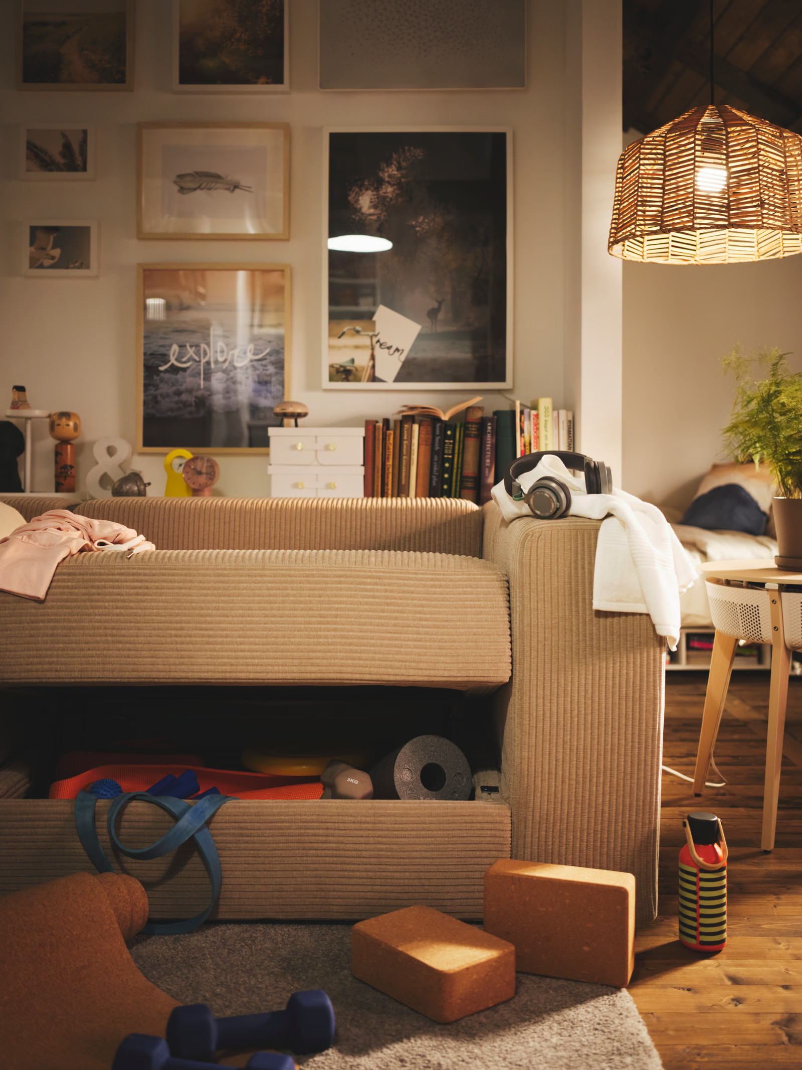salon avec canapé IKEA