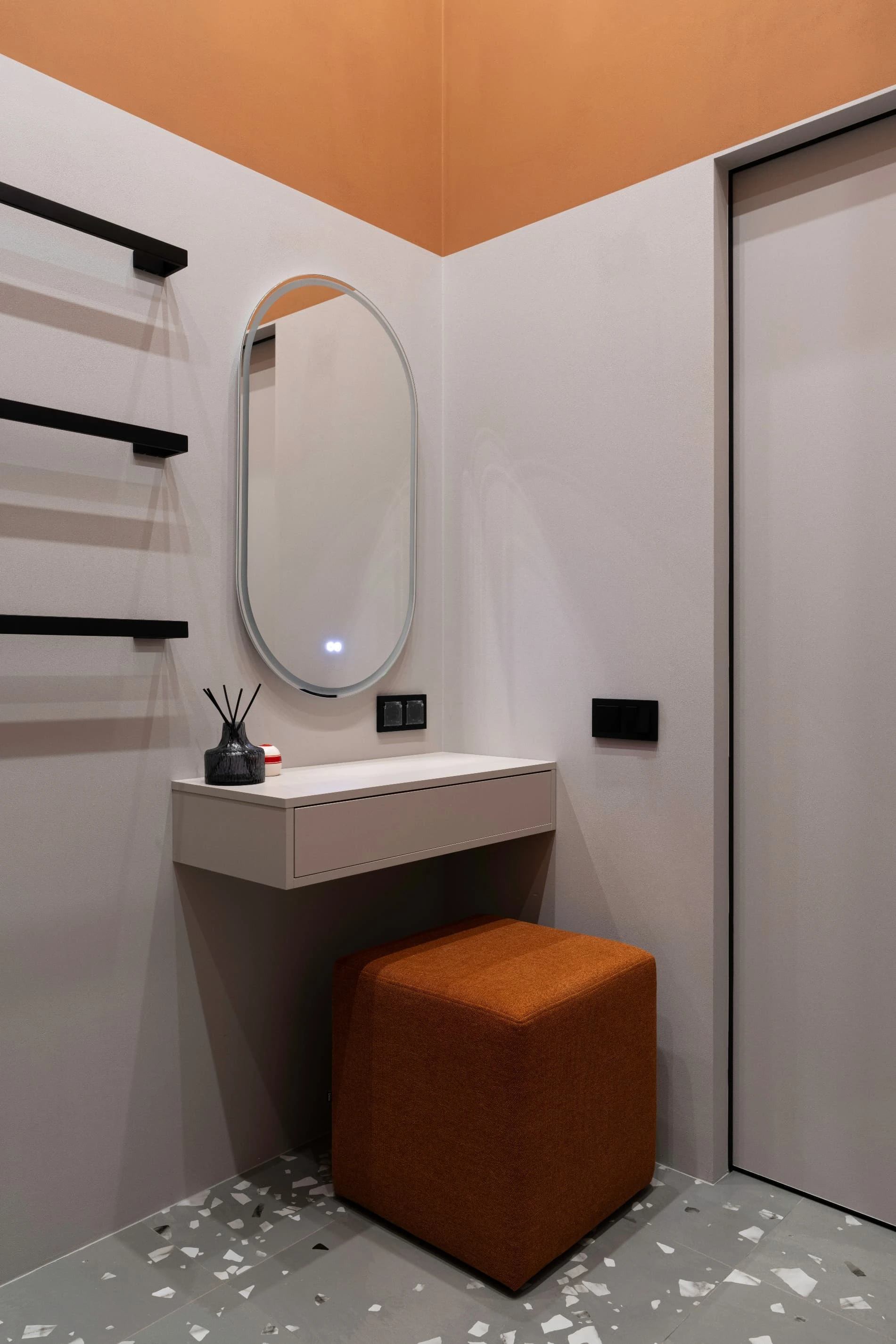 entrée avec console et miroir sol terrazzo gris entrée avec console et miroir sol terrazzo gris