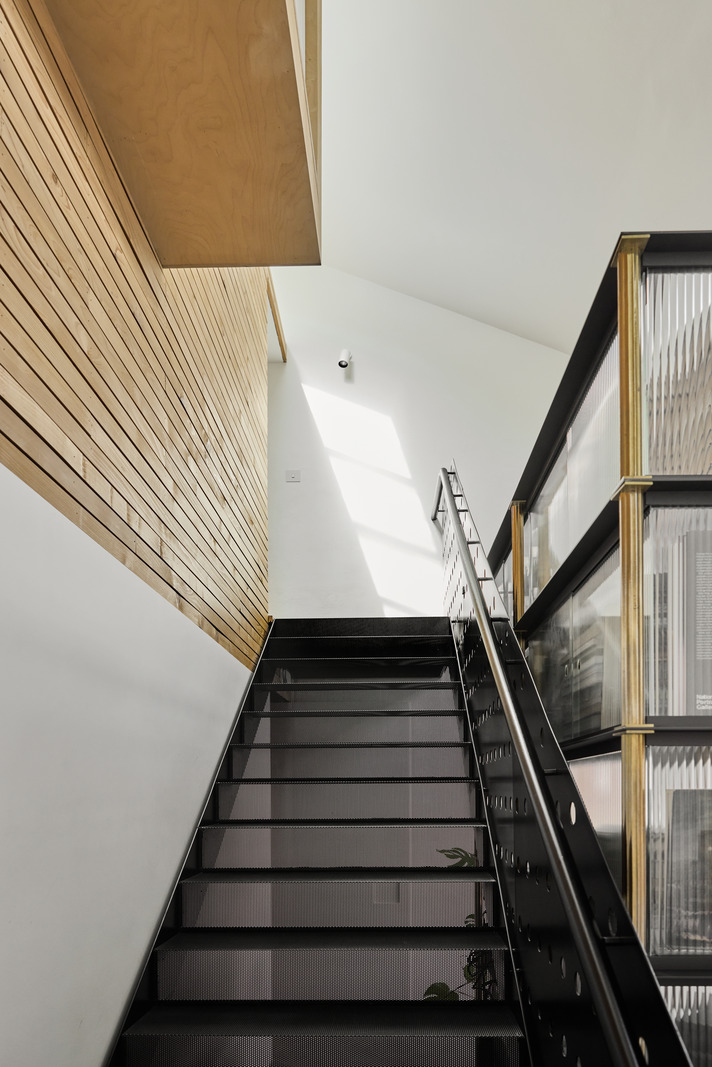 escalier design métal noir perforé escalier design métal noir perforé