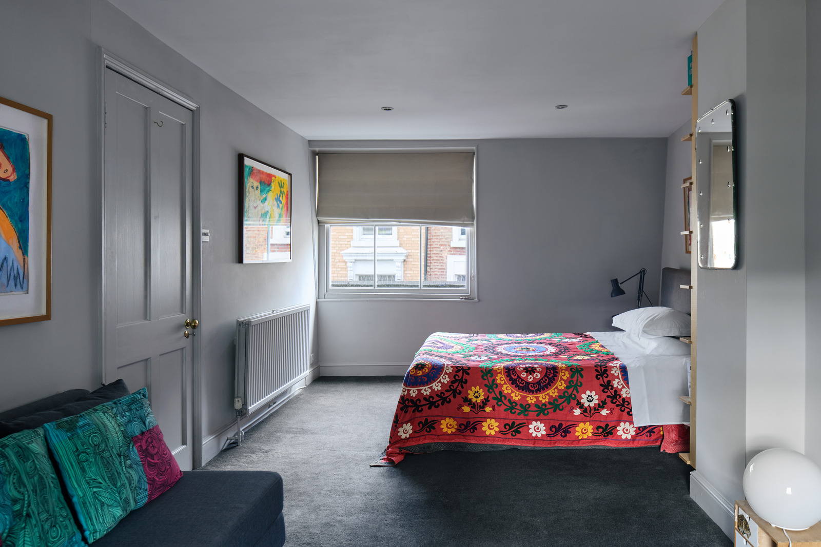 chambre moquette grise et murs gris