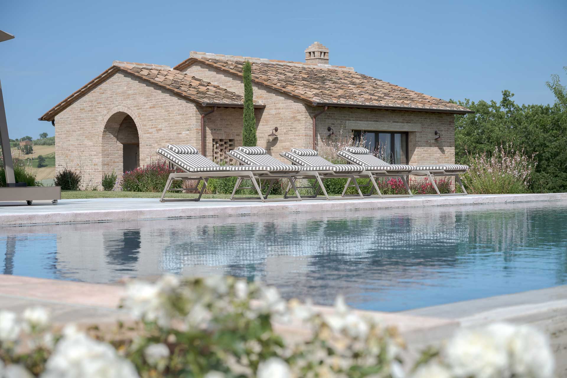 Une maison en pierres au design intemporel en Ombrie