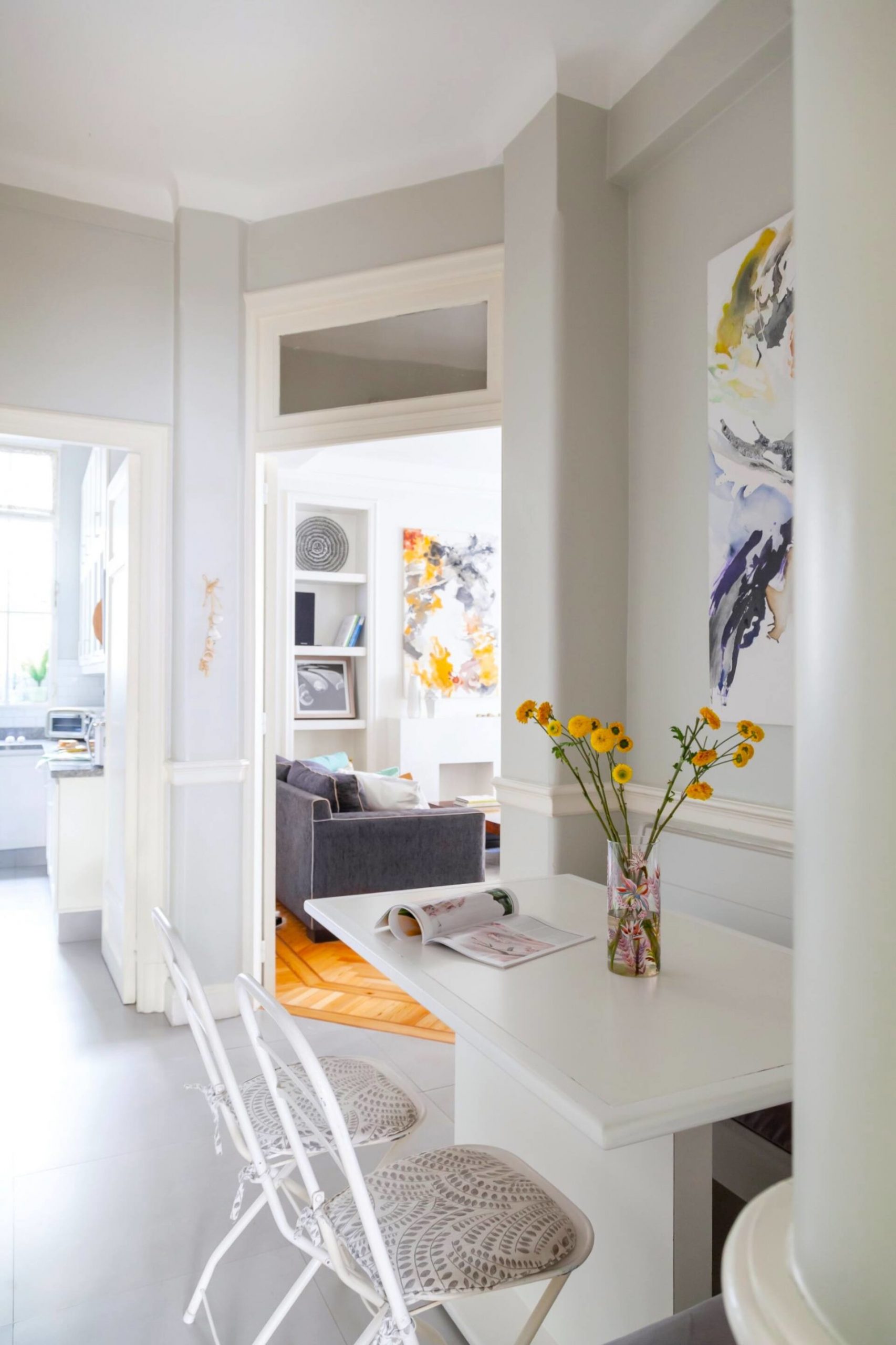 espace repas dans entrée décoration contemporaine
