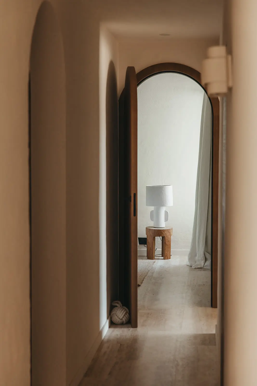 couloir avec ouverture cintrée