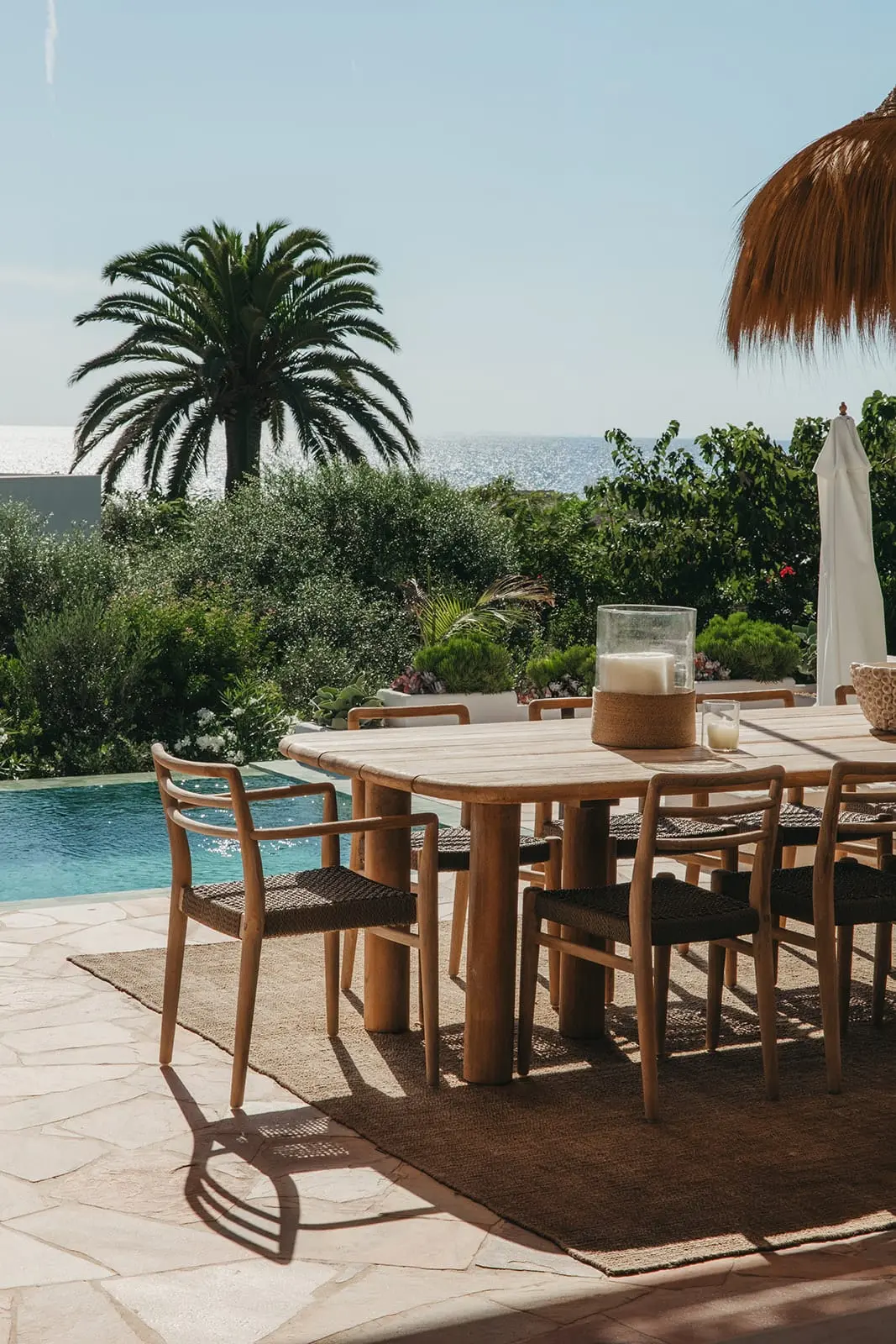 terrasse vue mer avec piscine