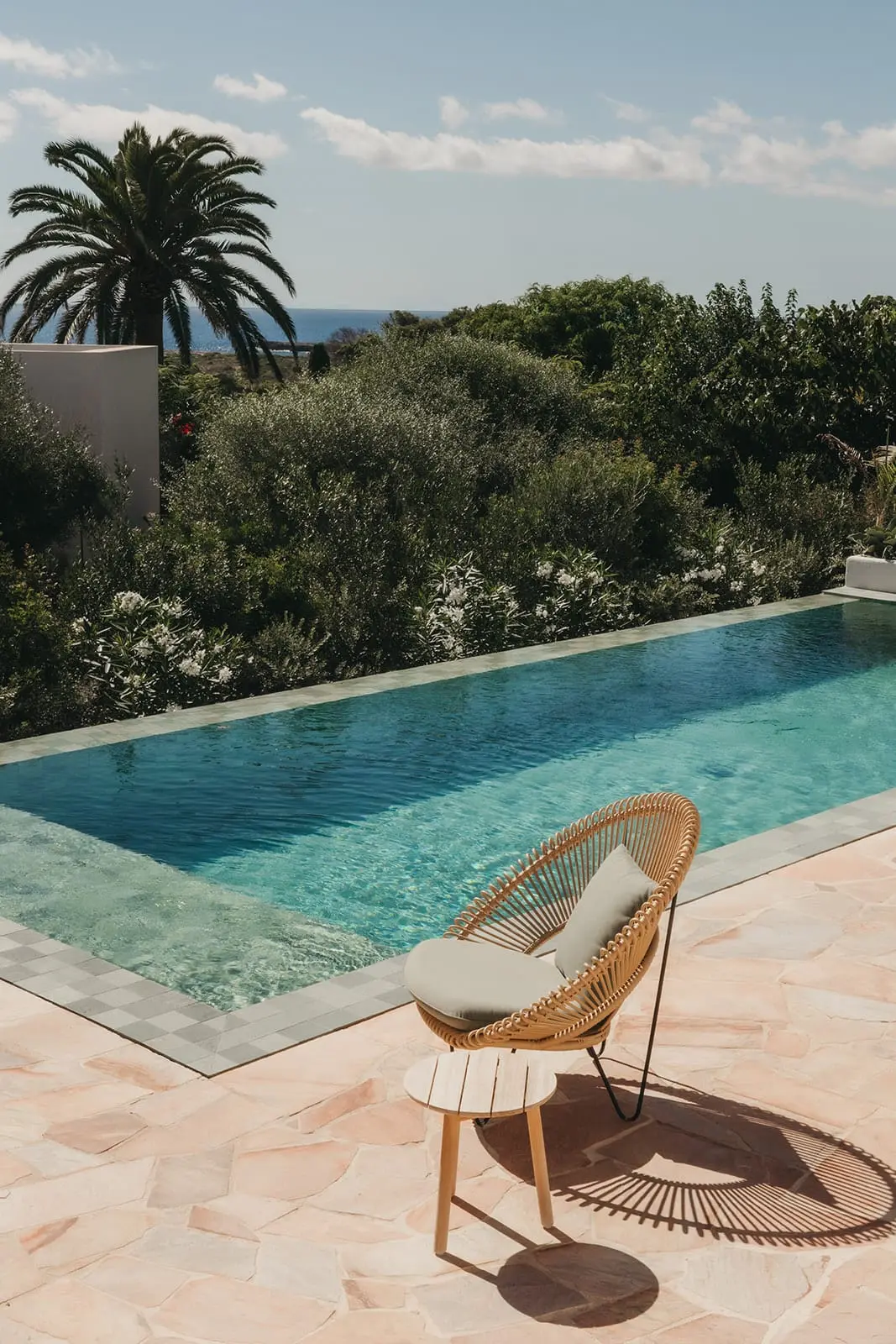 terrasse vue mer avec piscine