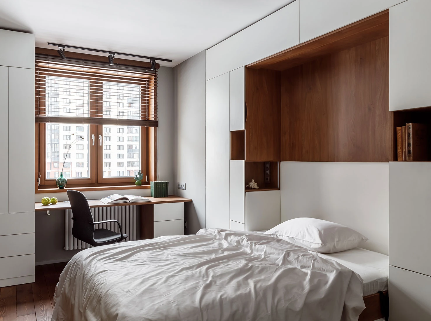 chambre moderne avec meuble pont