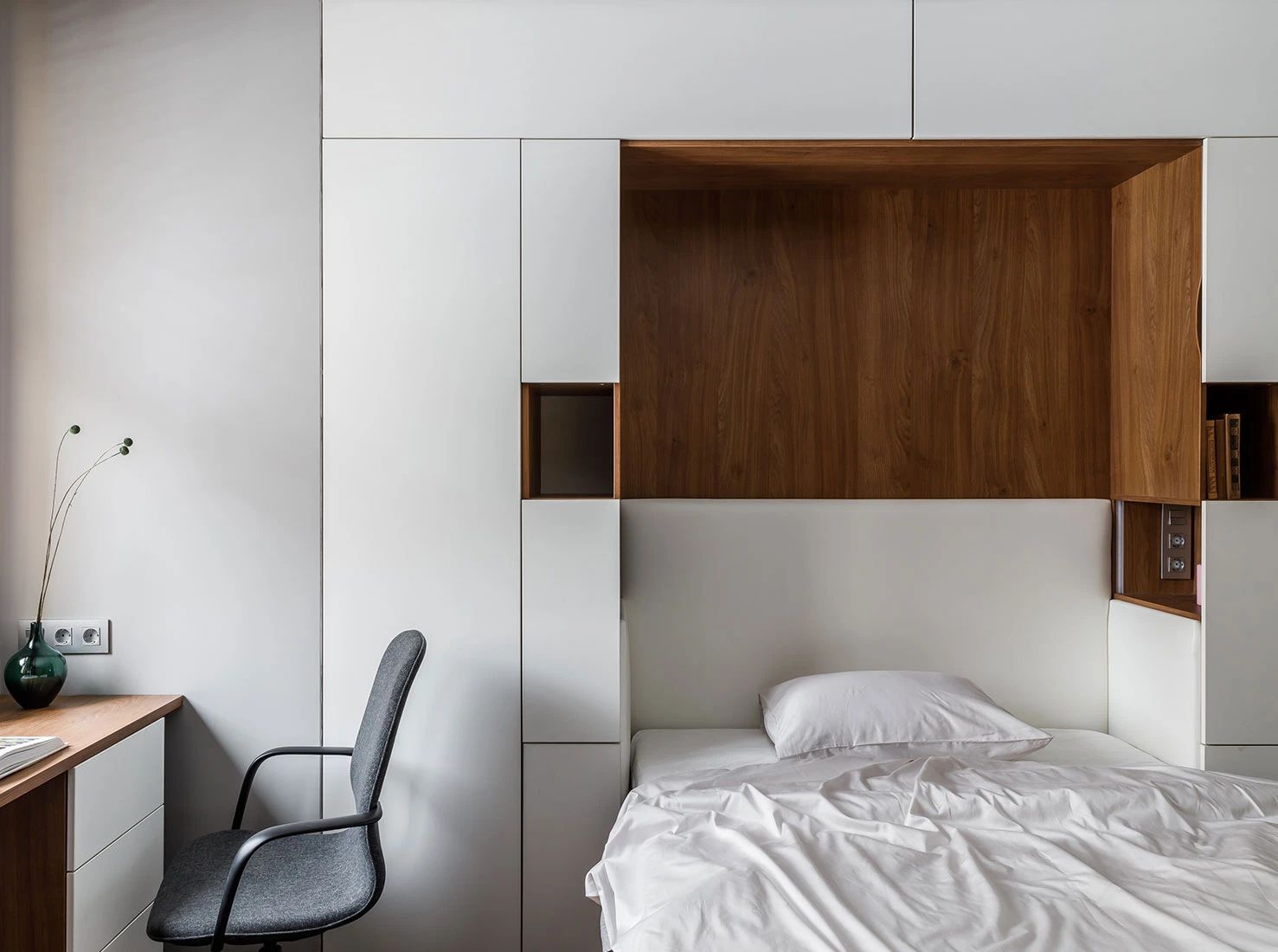 chambre moderne avec meuble pont