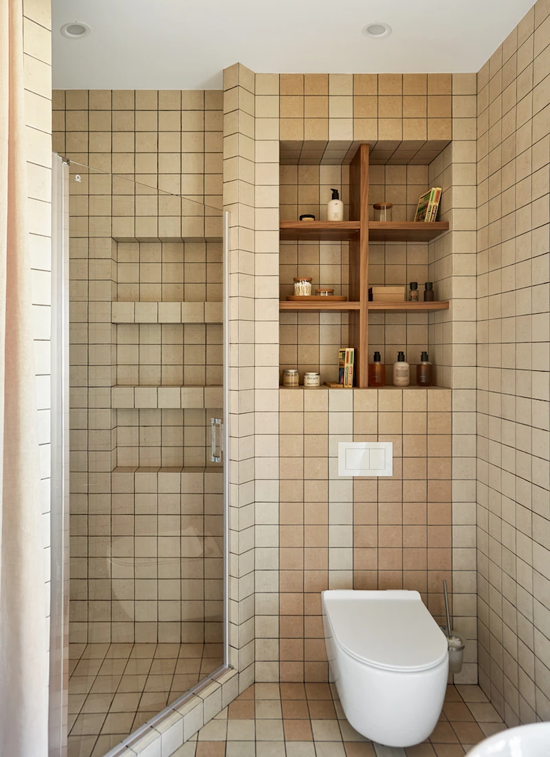 salle de bain en second jour avec pavés de verre carrelage ocre jaune salle de bain en second jour avec pavés de verre carrelage ocre jaune