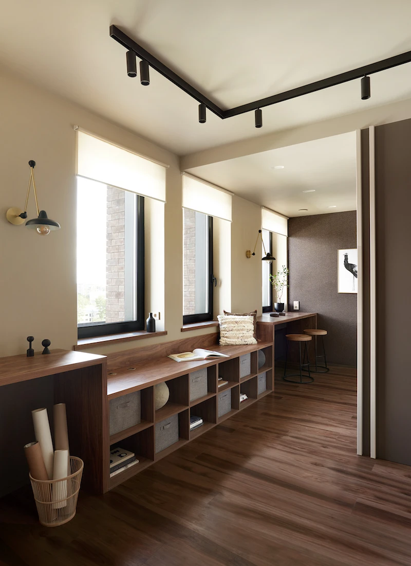 étagères noyer et espace repas appartement 36m2 étagères noyer et espace repas appartement 36m2