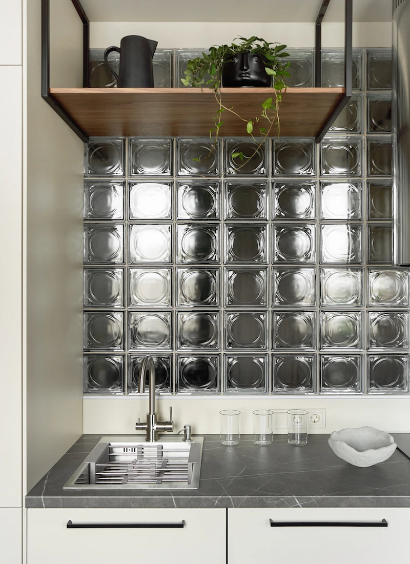 petite cuisine avec pavés de verre appartement 36m2 petite cuisine avec pavés de verre appartement 36m2