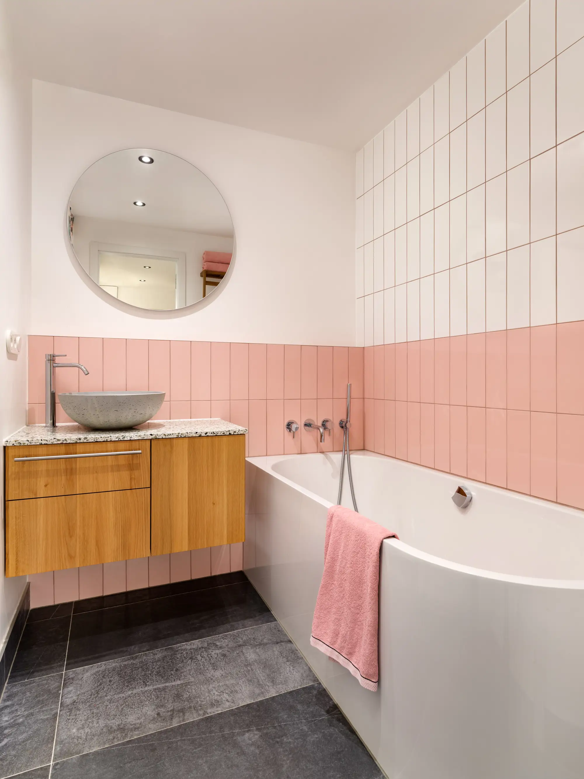 salle de bain rose et blanche design appartement contemporain salle de bain rose et blanche design appartement contemporain