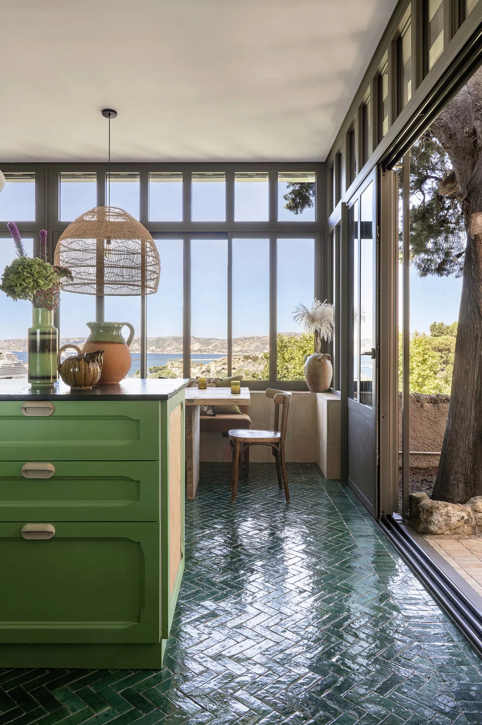 cuisine style bohème carrelage vert vue mer cuisine style bohème carrelage vert vue mer