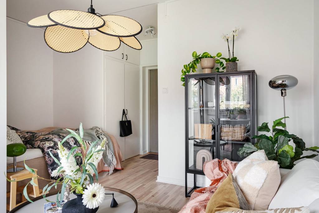 studio 24m2 avec alcôve pour le lit décoration scandinave et féminine studio 24m2 avec alcôve pour le lit décoration scandinave et féminine