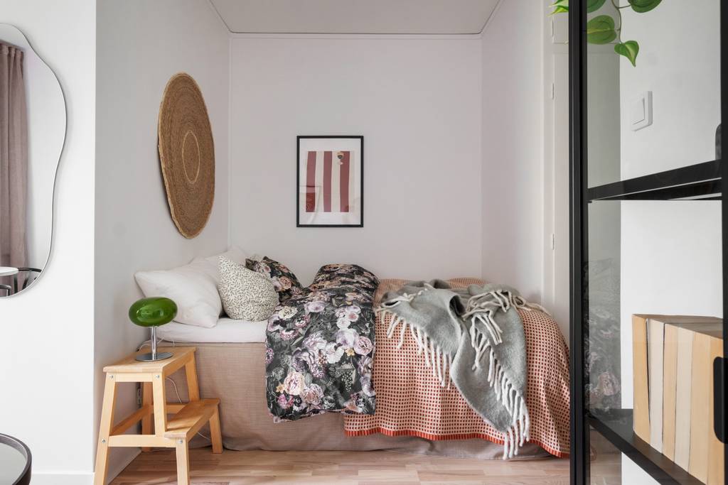 studio 24m2 avec alcôve pour le lit décoration scandinave et féminine studio 24m2 avec alcôve pour le lit décoration scandinave et féminine