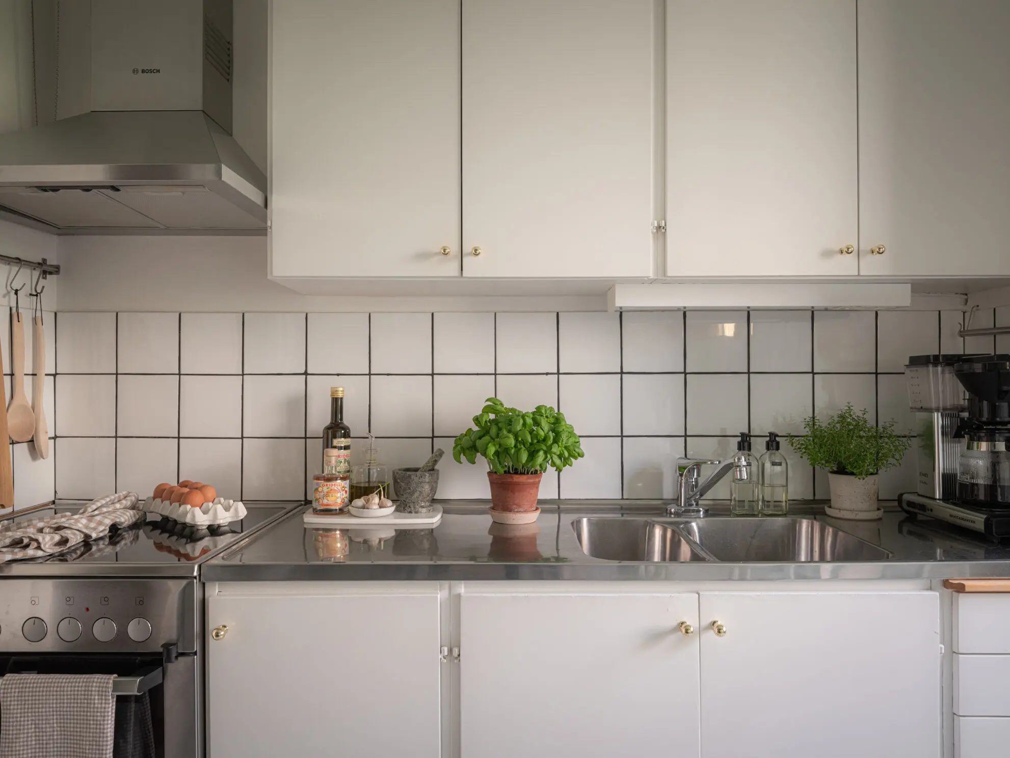 cuisine blanche plan de travail inox cuisine blanche plan de travail inox