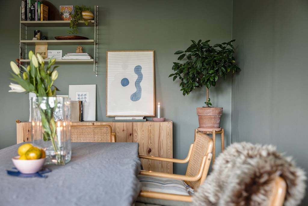 salle à manger murs verts décoration scandinave maison ancienne 65m2