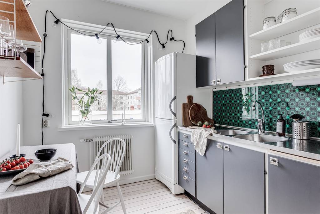 cuisine grise et verte studio 35m2 décoration scandinave murs gris cuisine grise et verte studio 35m2 décoration scandinave murs gris