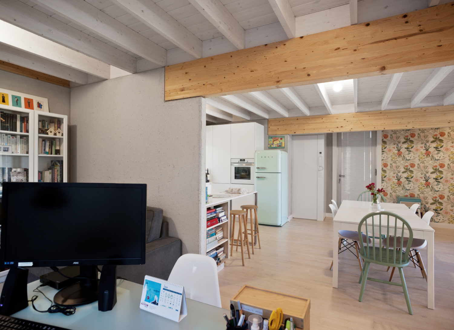 bureau et salon maison préfabriquée en béton et bois bureau et salon maison préfabriquée en béton et bois