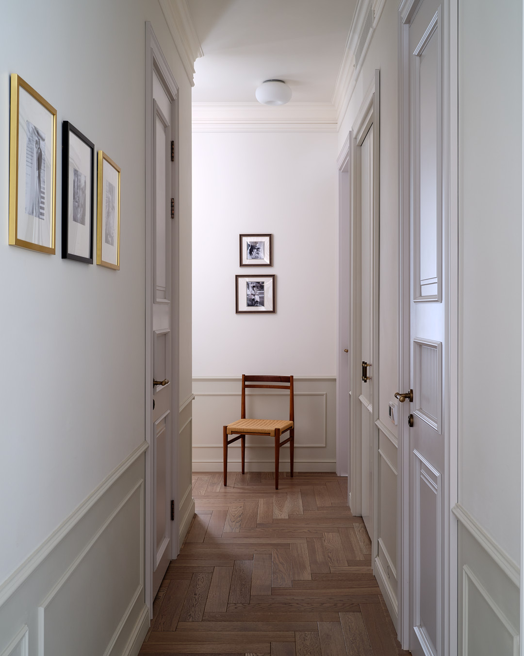 couloir sol parquet appartement décoration contemporaine Almaty 