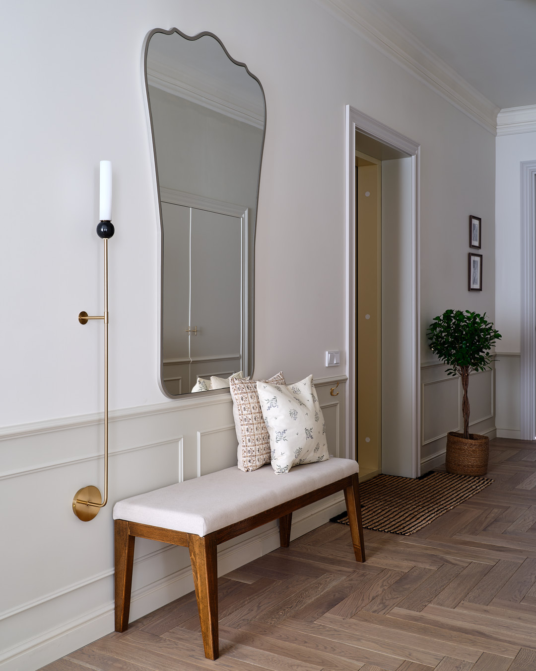 entrée sol parquet appartement décoration contemporaine Almaty 