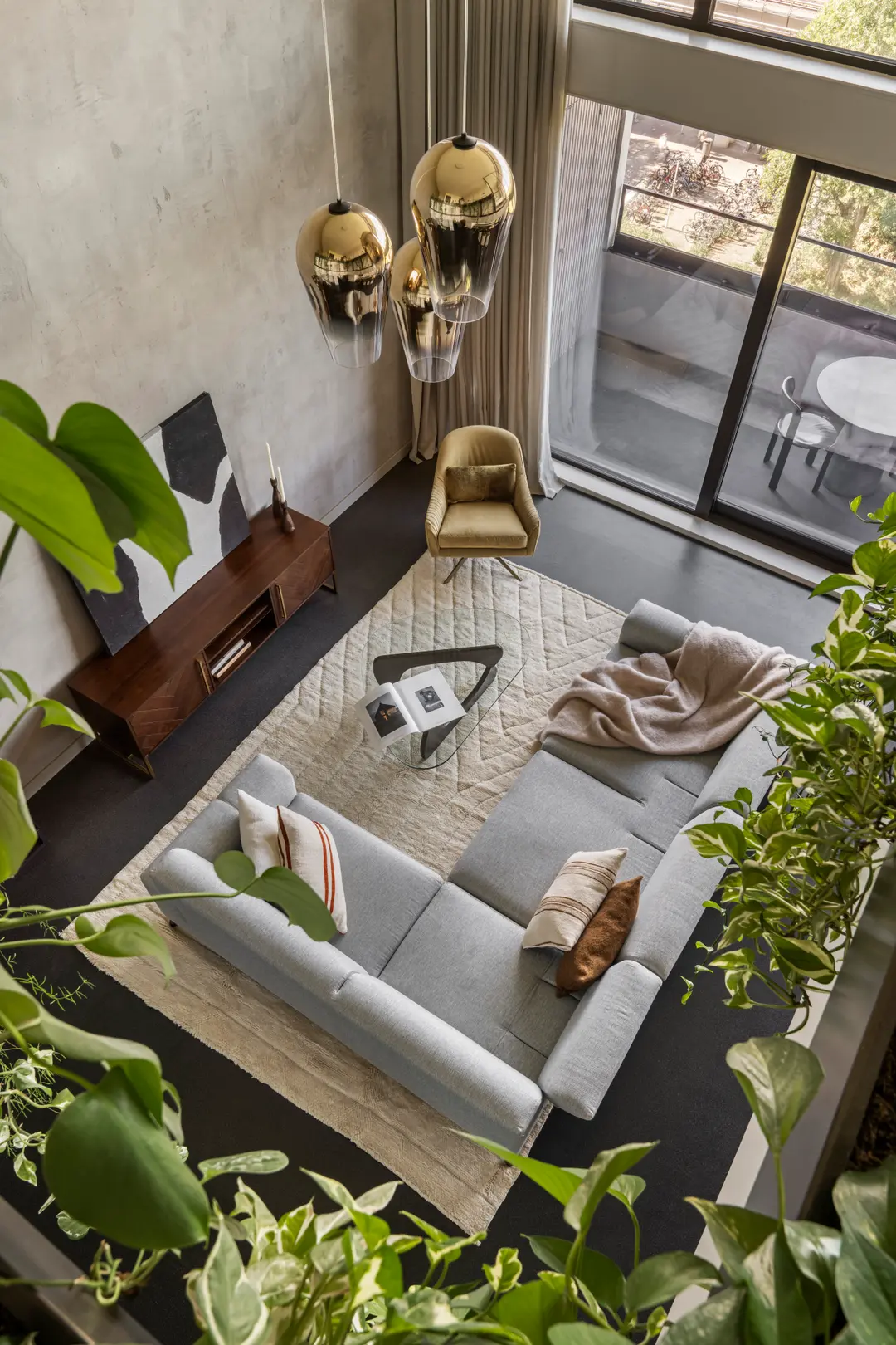 salon appartement 115m2 en duplex décoration design grise