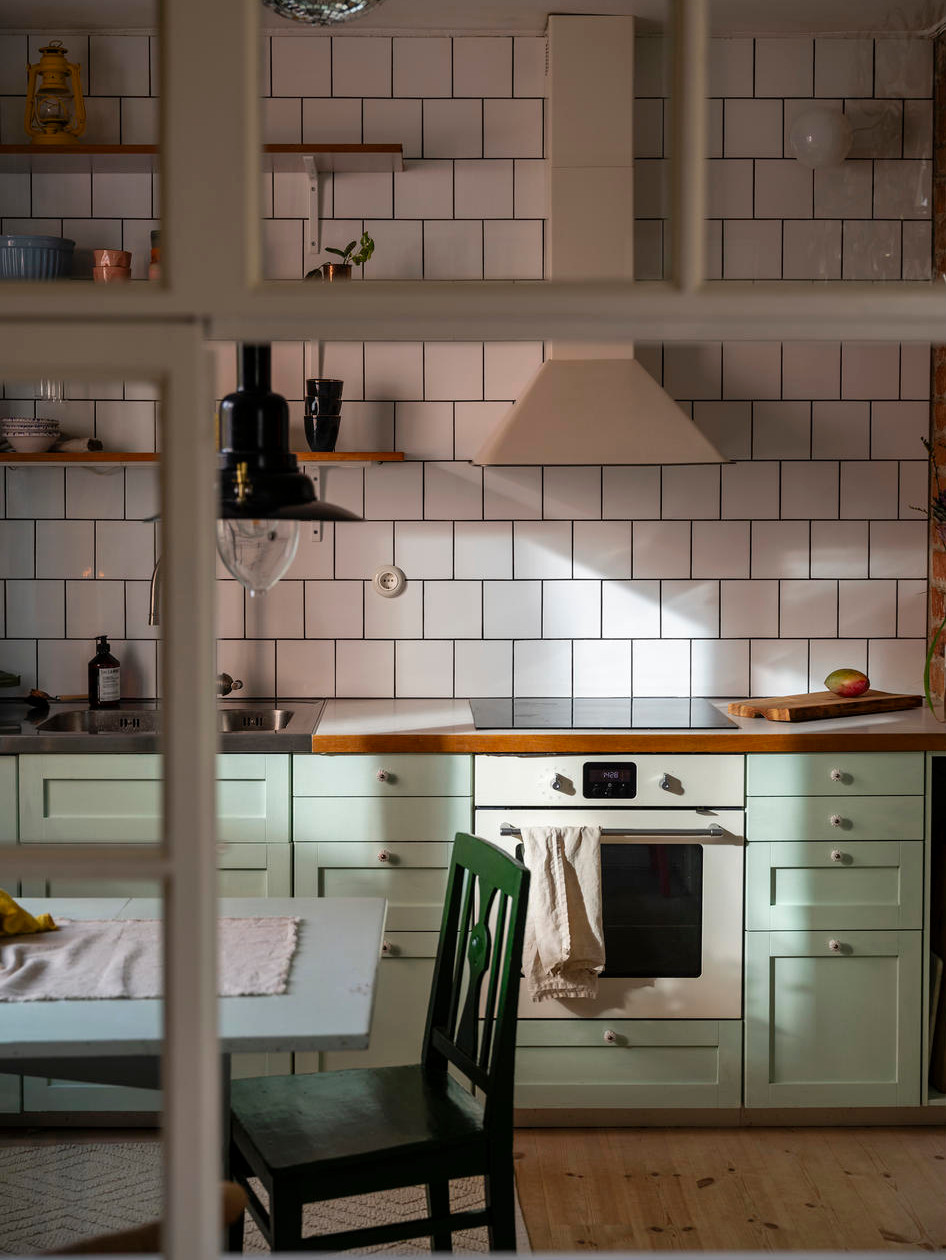 cuisine verte décoration vintage avec espace repas