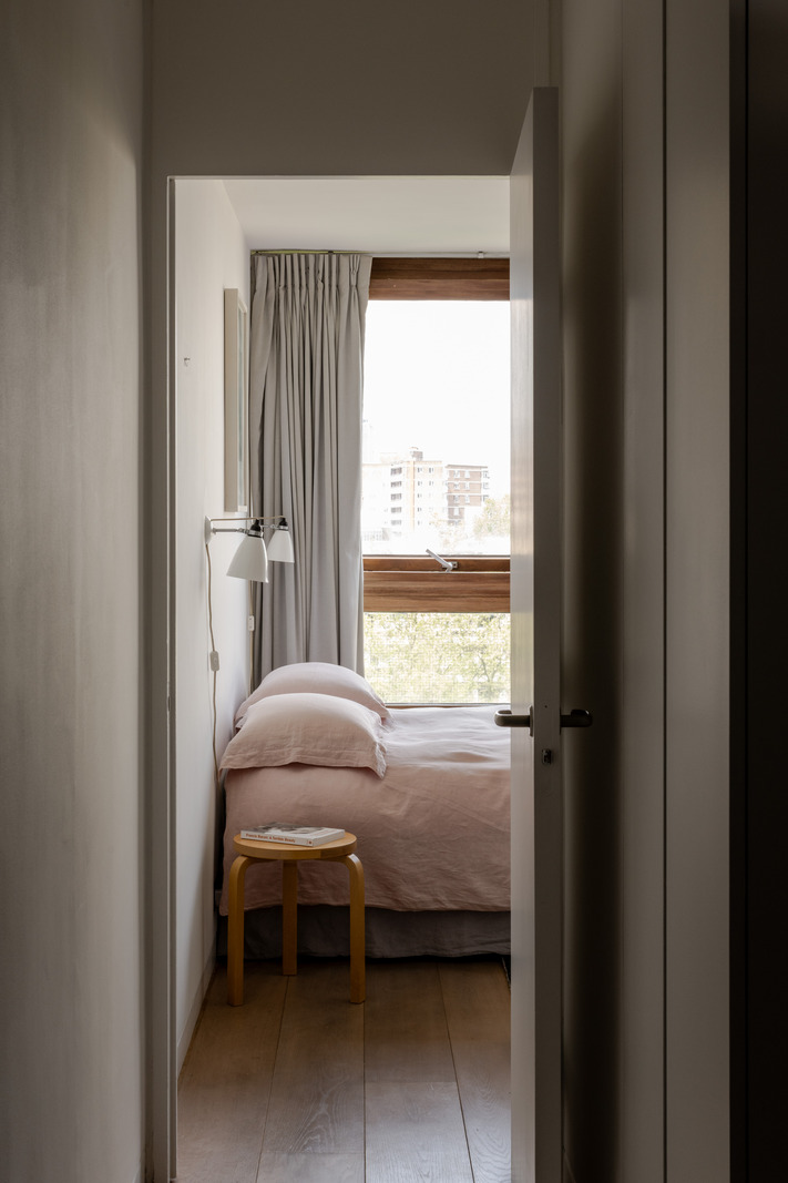 chambre appartement 83m2 The Barbican Londres décoration contemporaine chambre appartement 83m2 The Barbican Londres décoration contemporaine