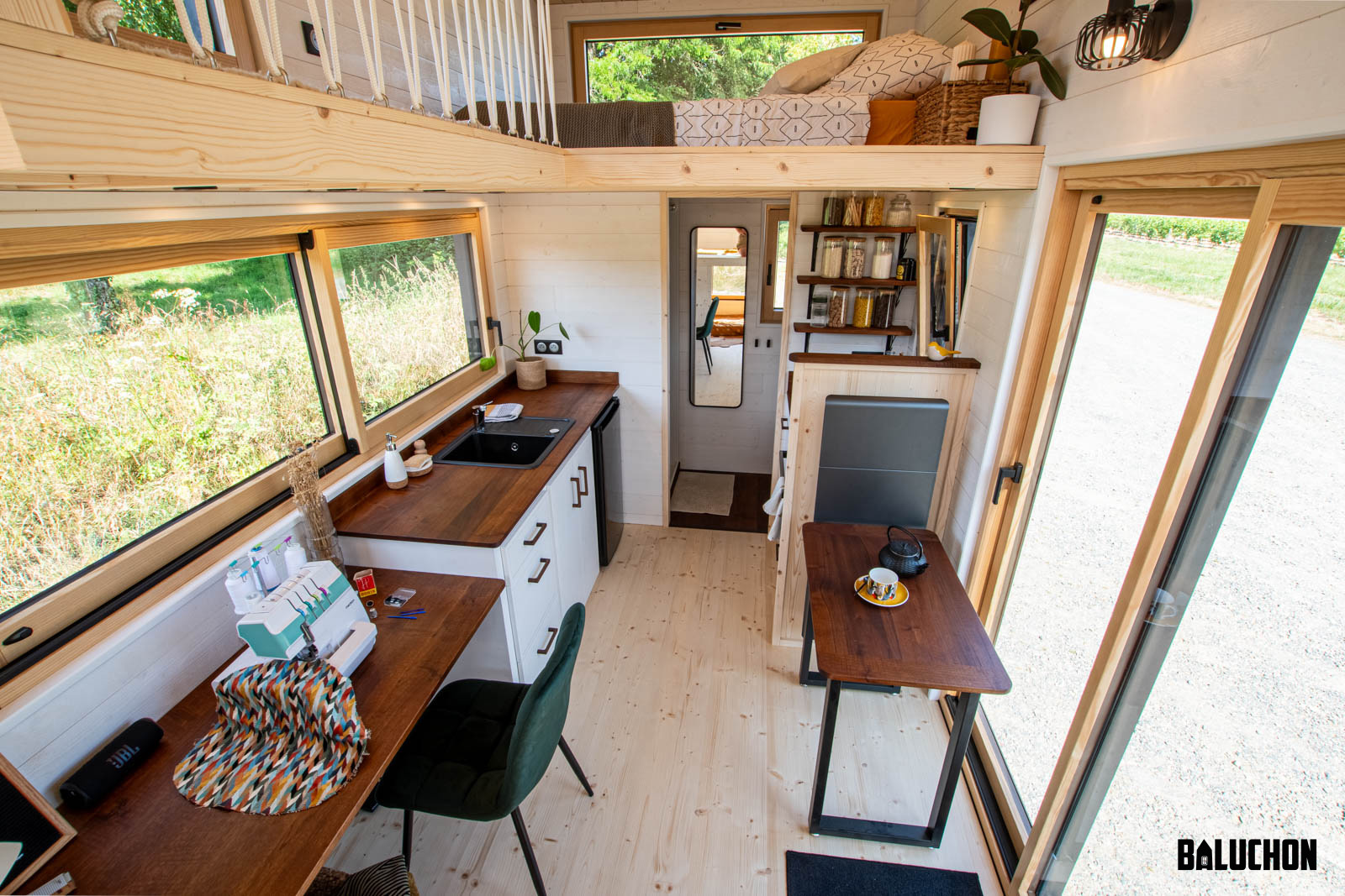 intérieur tiny house Baluchon française Nouvelle Danse intérieur tiny house Baluchon française Nouvelle Danse
