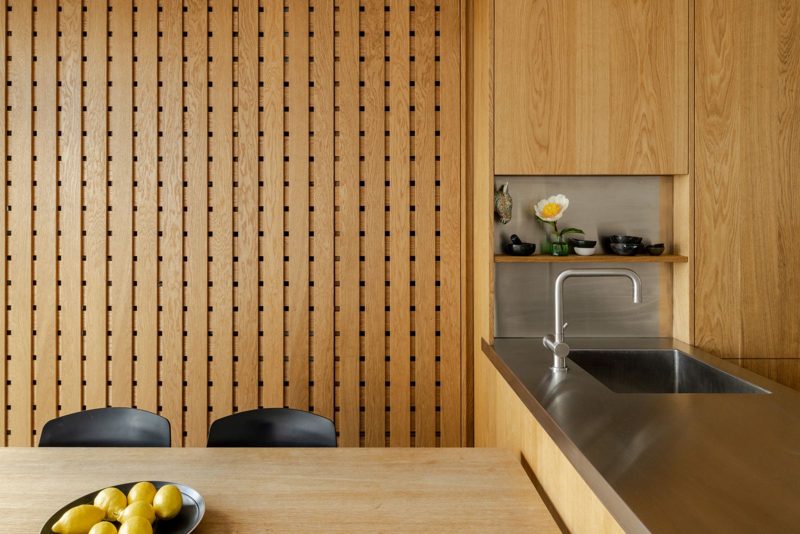 cuisine bois design appartement 83m2 The Barbican Londres décoration contemporaine cuisine bois design appartement 83m2 The Barbican Londres décoration contemporaine
