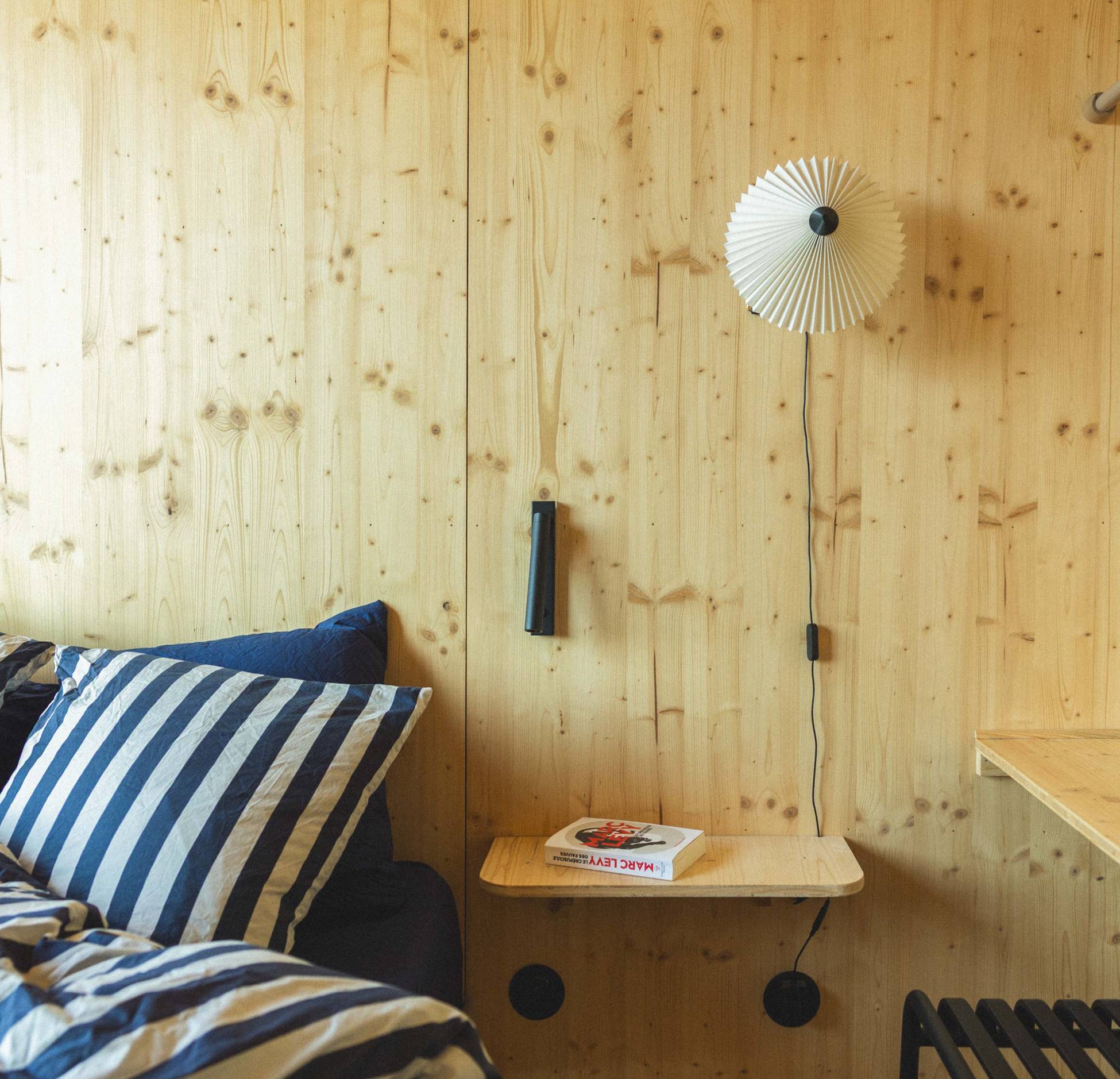 chambre petite maison en bois Bleu Bicoque