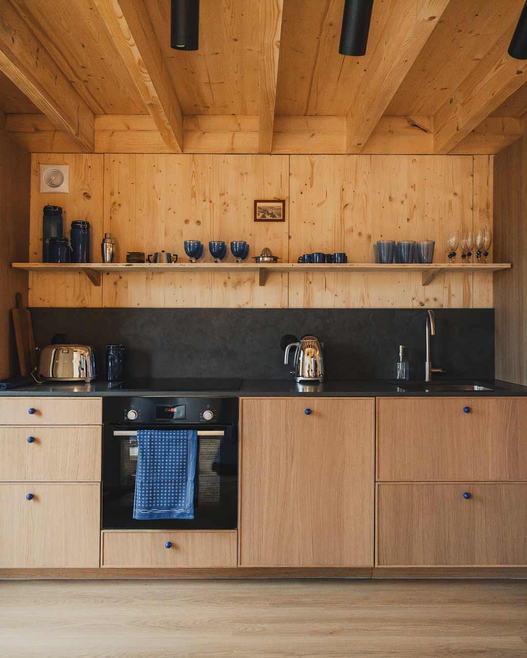 cuisine petite maison en bois Bleu Bicoque