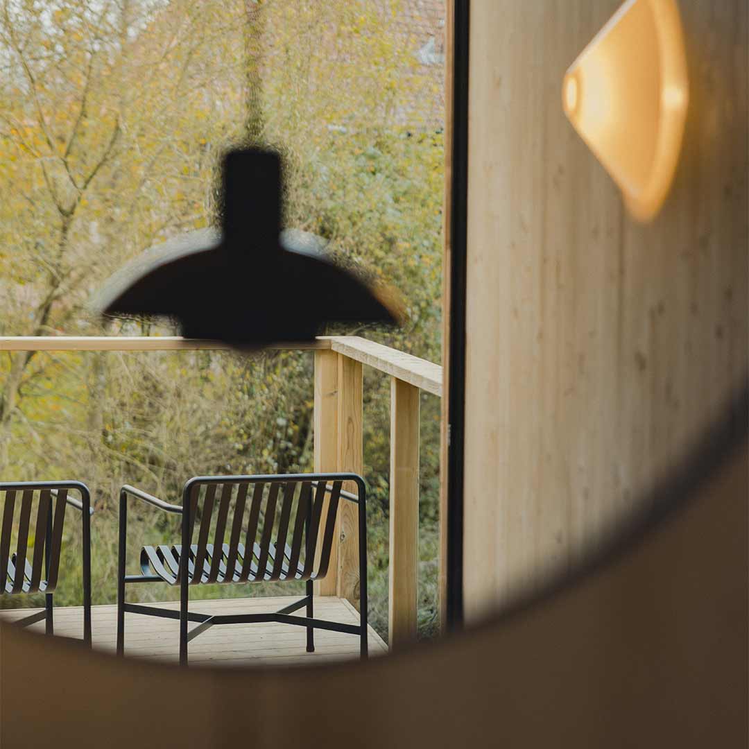 salon sur terrasse petite maison en bois Bleu Bicoque