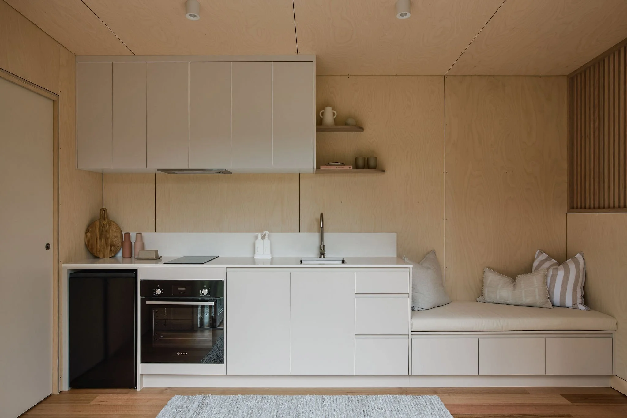 intérieur mini maison mobile hors réseau Harper par Black Clay