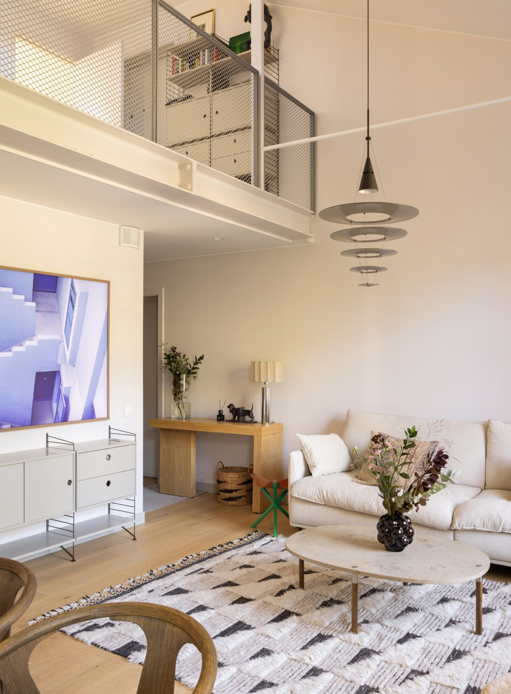 salon avec mezzanine appartement contemporain et familial de 122m2 salon avec mezzanine appartement contemporain et familial de 122m2